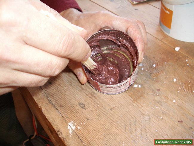 80-mixing up the epoxy for filleting (the lowdensity addative is a lovly brown shade!.JPG