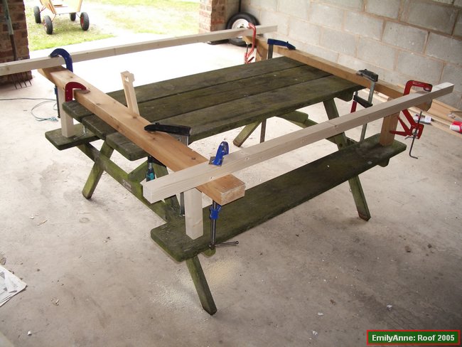 y01- We're going to use the garden table as a stand.JPG